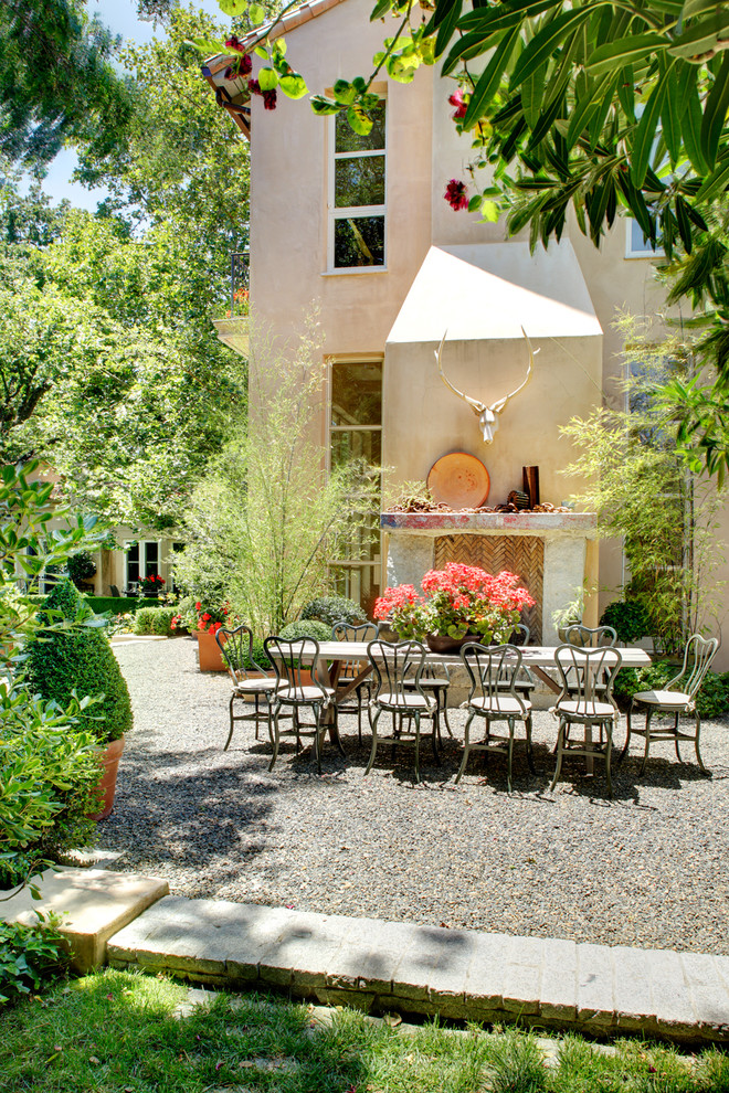 Eclectic courtyard patio photo in Sacramento