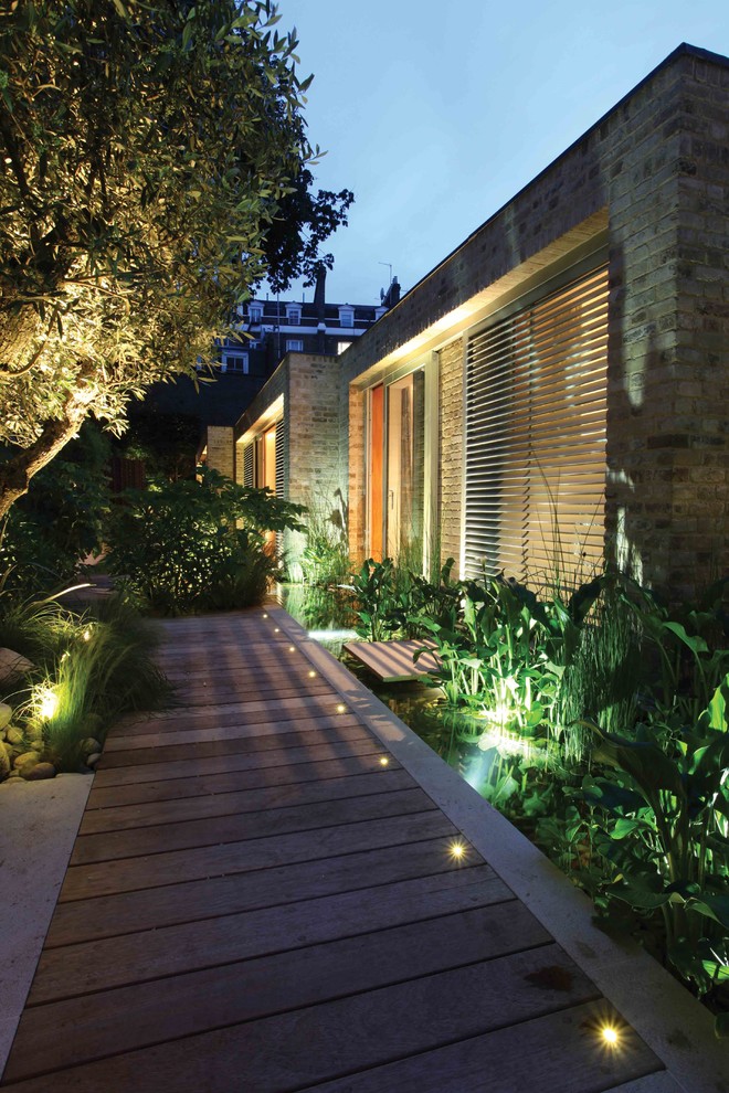 Inspiration for a contemporary patio remodel in London