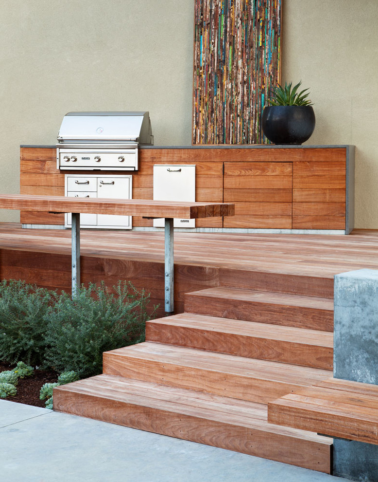 Photo of a contemporary patio in San Francisco with a bbq area.