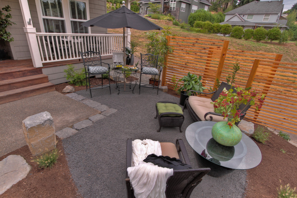 Gravel Courtyad Water fall Slab stone steps privacy screens