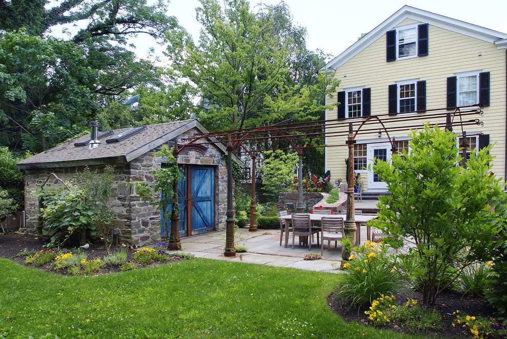 Elegant patio photo in Philadelphia