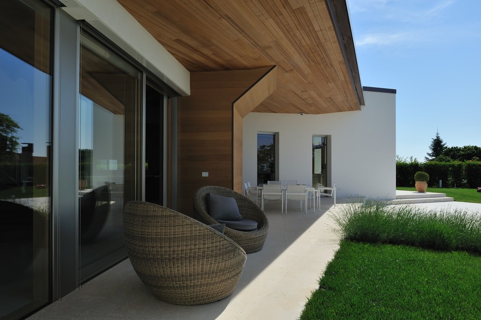Imagen de patio moderno en anexo de casas