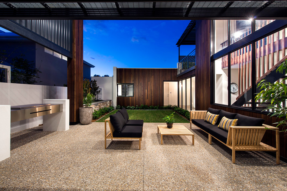 Inspiration pour une terrasse design avec une cour.