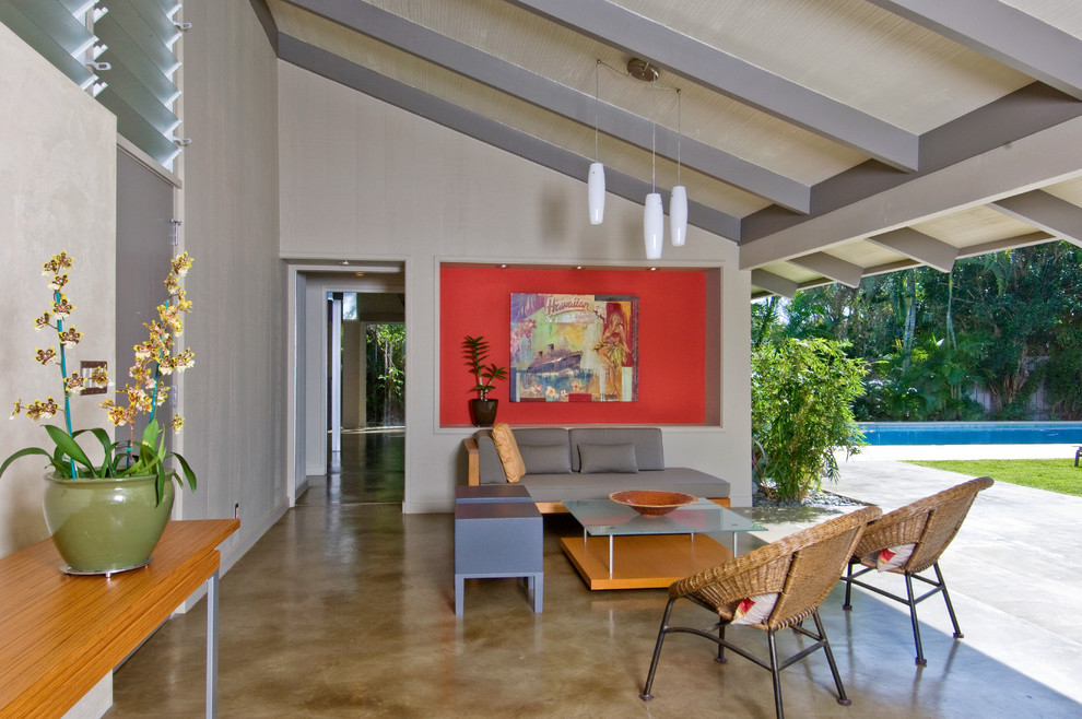 This is an example of a contemporary patio in Hawaii with a roof extension.