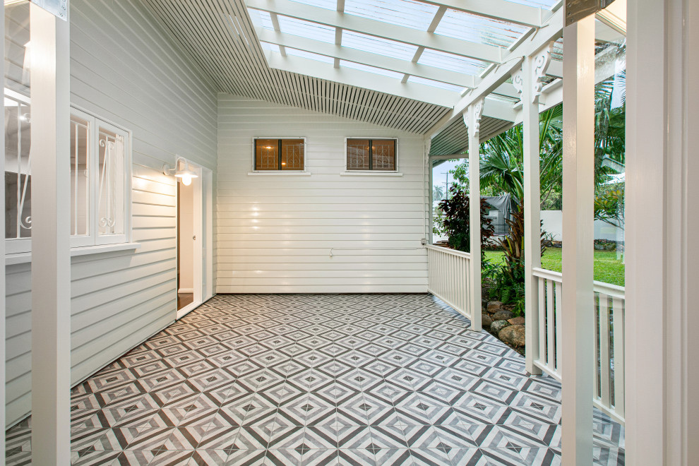 Immagine di un patio o portico di medie dimensioni e davanti casa