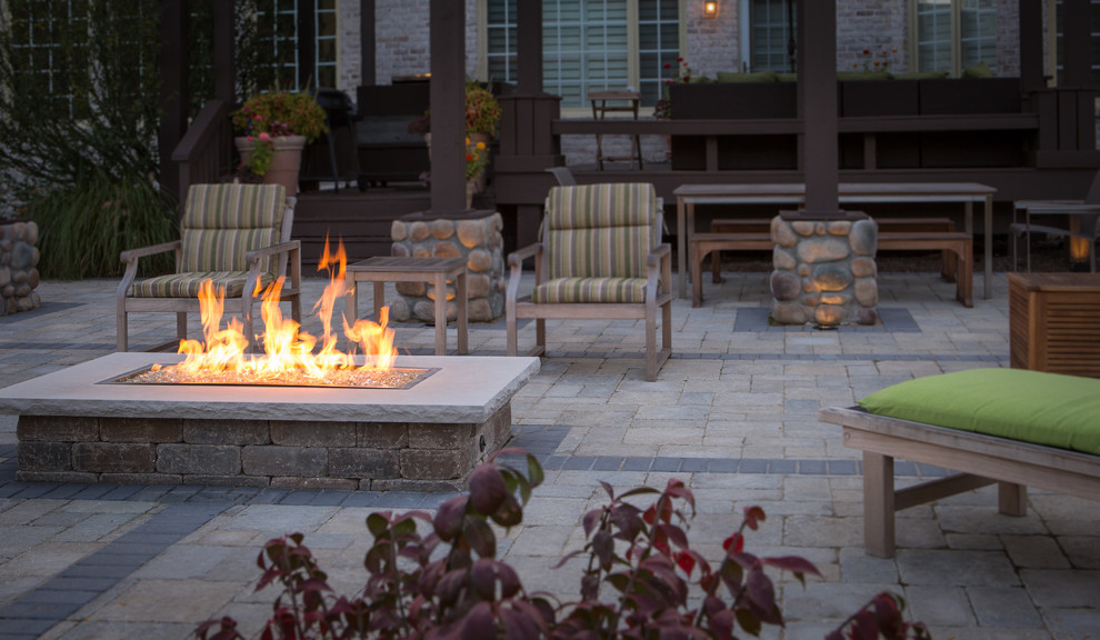 Design ideas for a classic patio in Indianapolis.