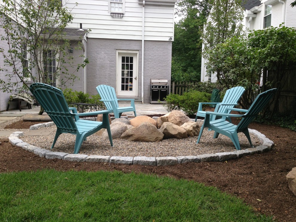 Inspiration for a timeless backyard patio remodel in Cincinnati with a fire pit