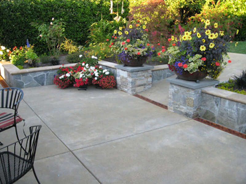 Inspiration for a mid-sized timeless backyard concrete paver patio remodel in Seattle with no cover