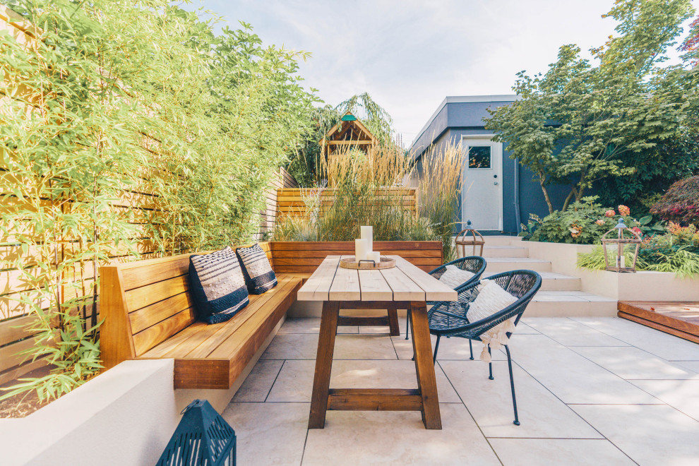 Example of a trendy patio design in Vancouver