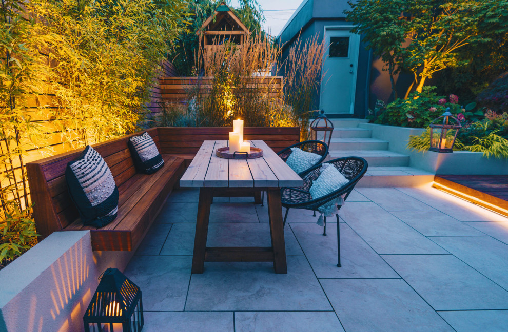 Example of a mid-sized minimalist patio design in Vancouver