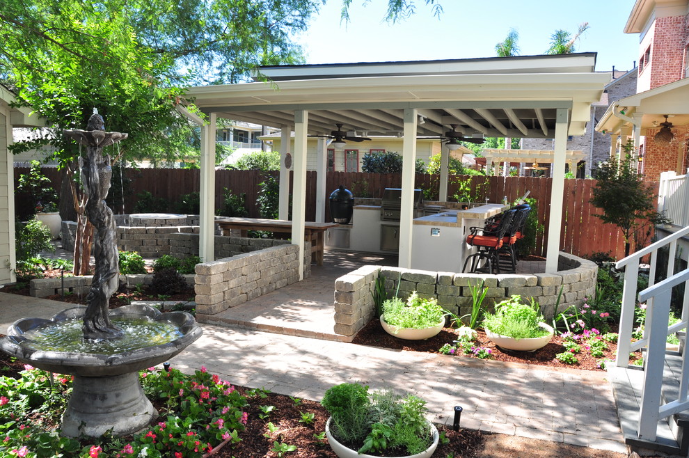 Traditional patio in Houston.