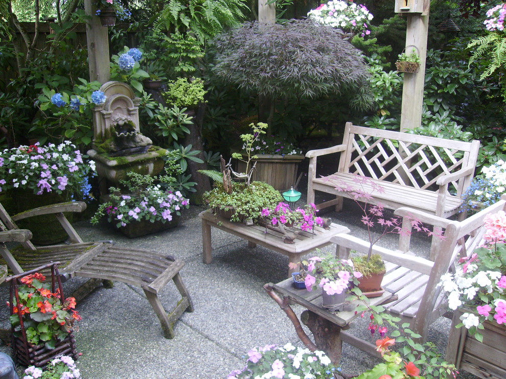Example of an eclectic patio design in Seattle