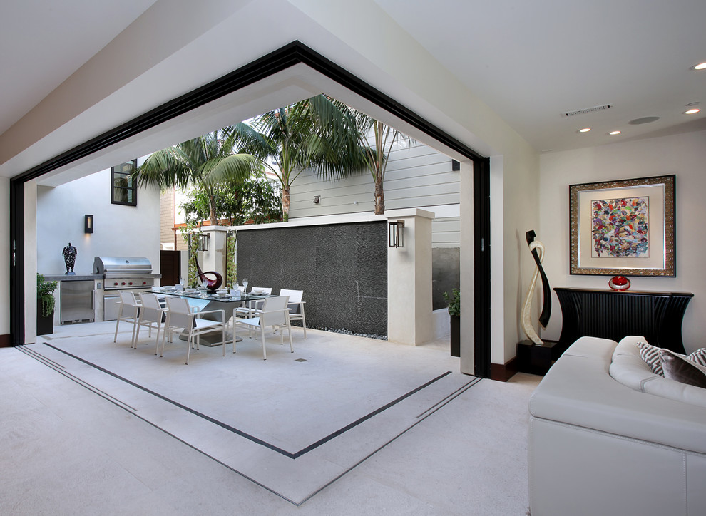 Contemporary courtyard patio in Orange County with no cover.