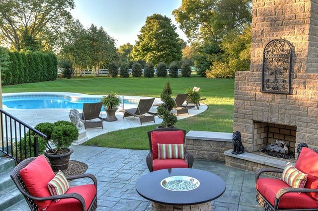 Example of a classic patio design in Louisville
