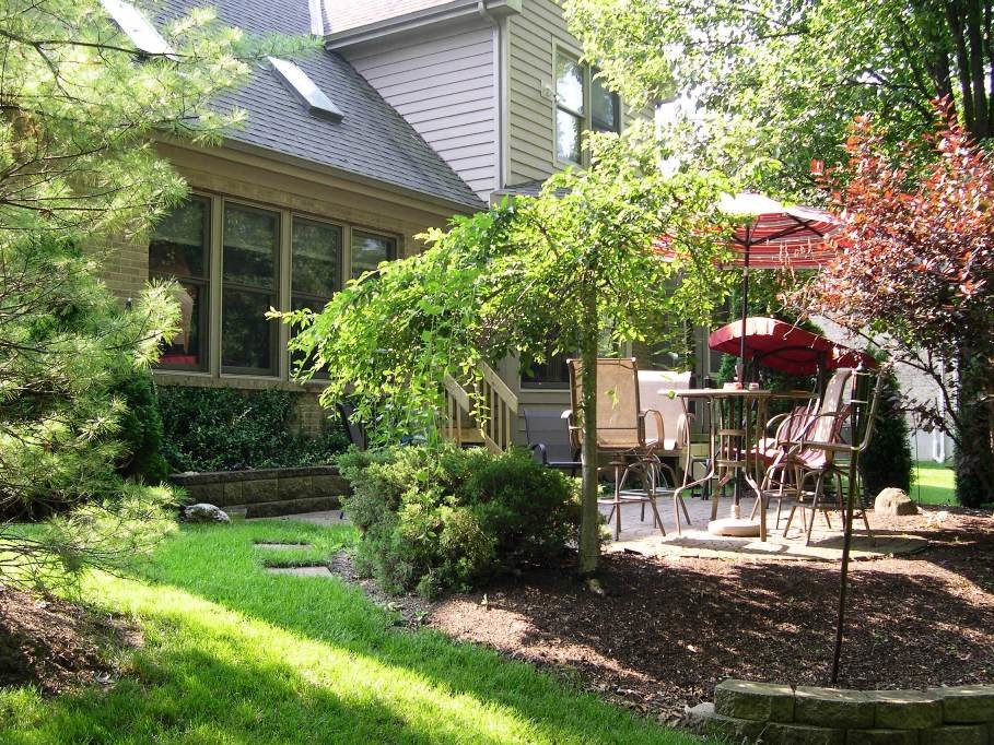 Example of a classic patio design in Cincinnati