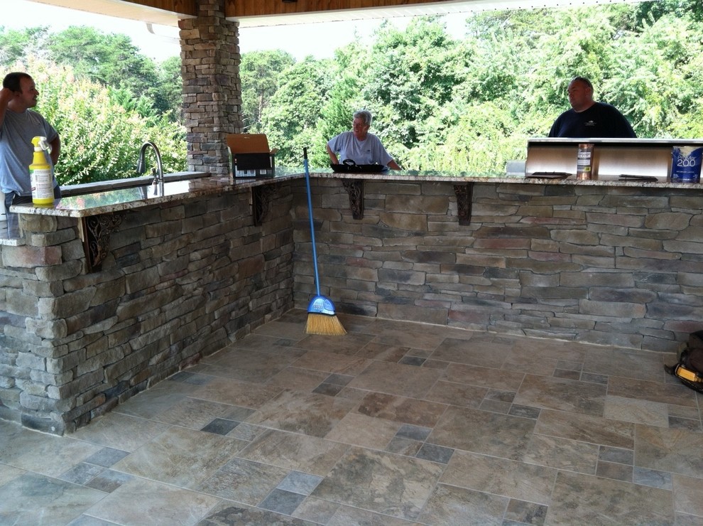 Heritage Stone Traditional Patio Charlotte by LYFTYM Building