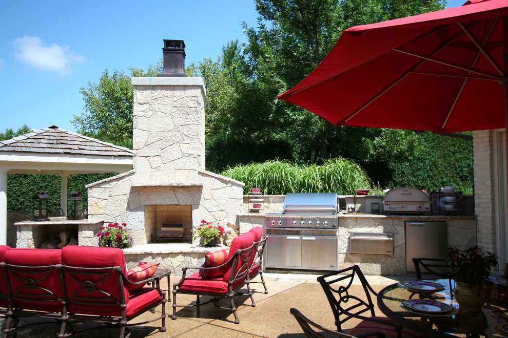 Highland Park, IL Shade structure, outdoor kitchen, bar and fireplace