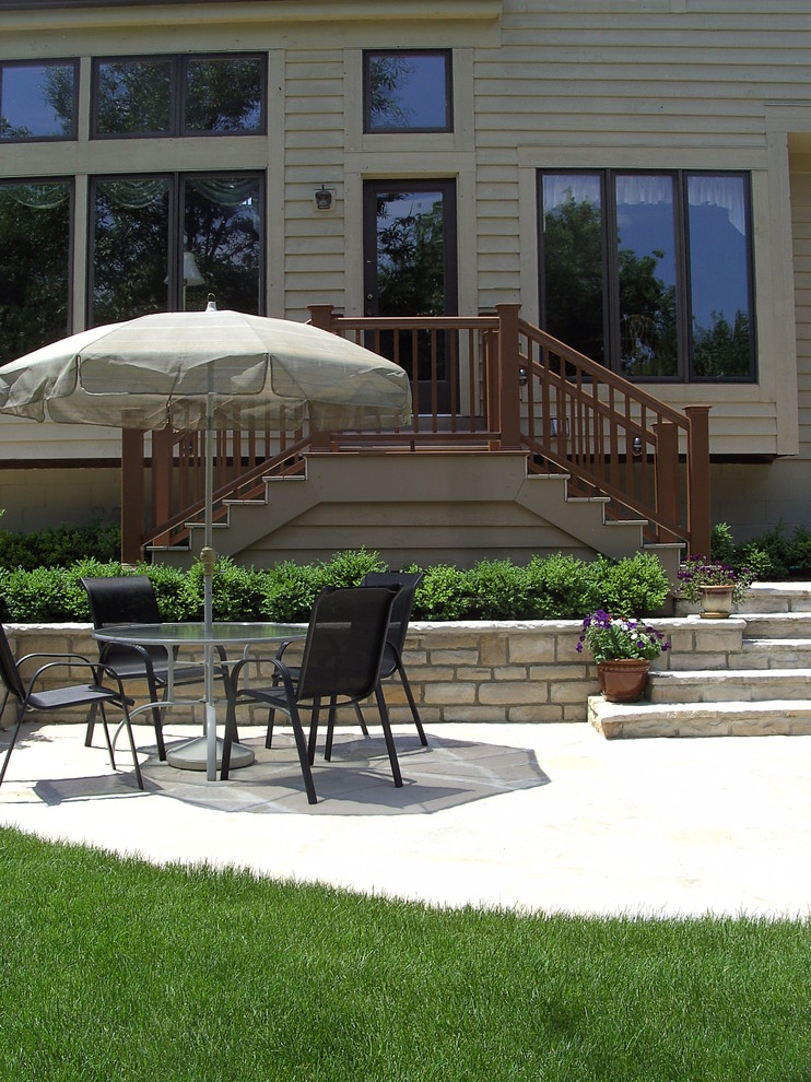 Inspiration for a timeless patio remodel in Columbus