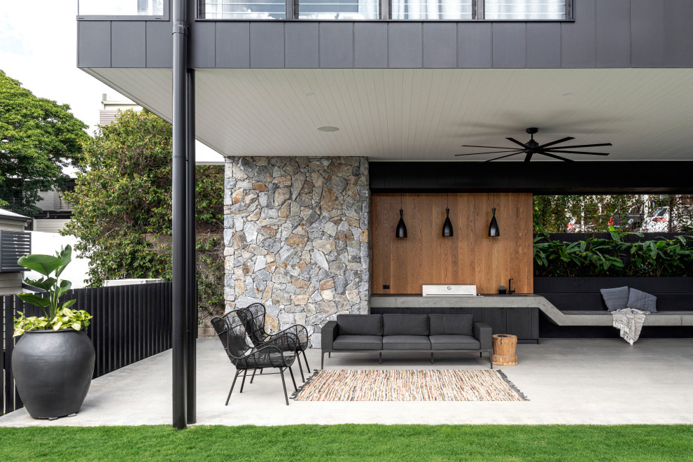 Überdachter Moderner Patio mit Betonplatten in Brisbane