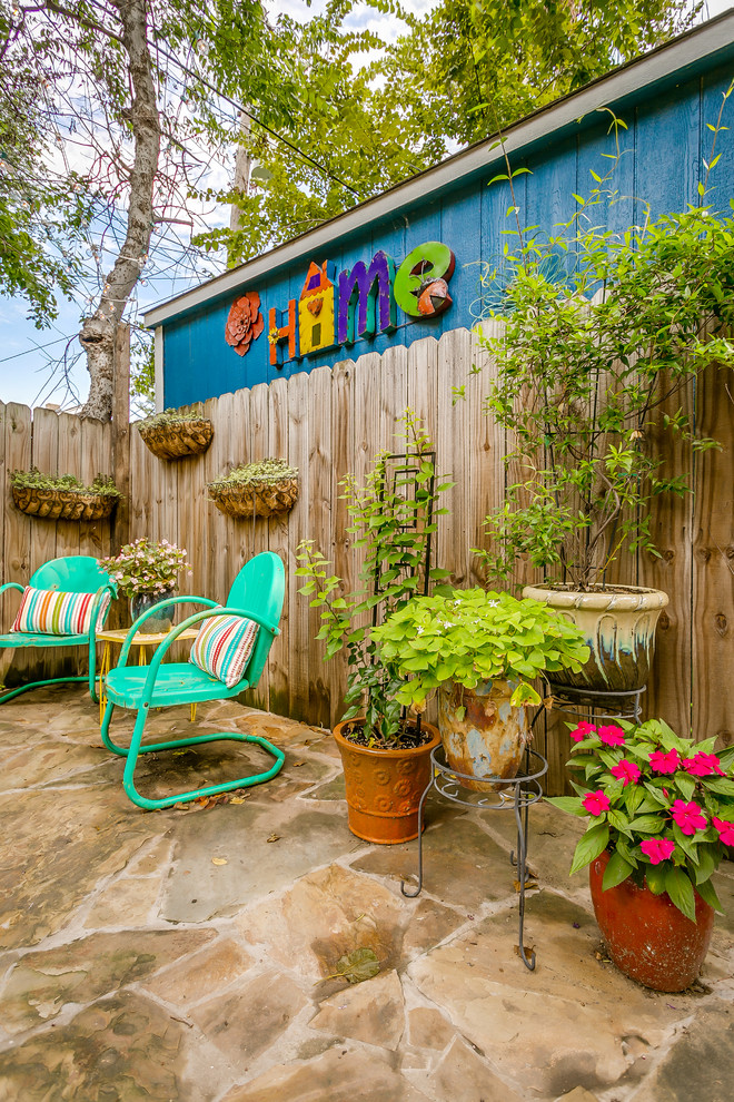 Example of an arts and crafts patio design in Dallas