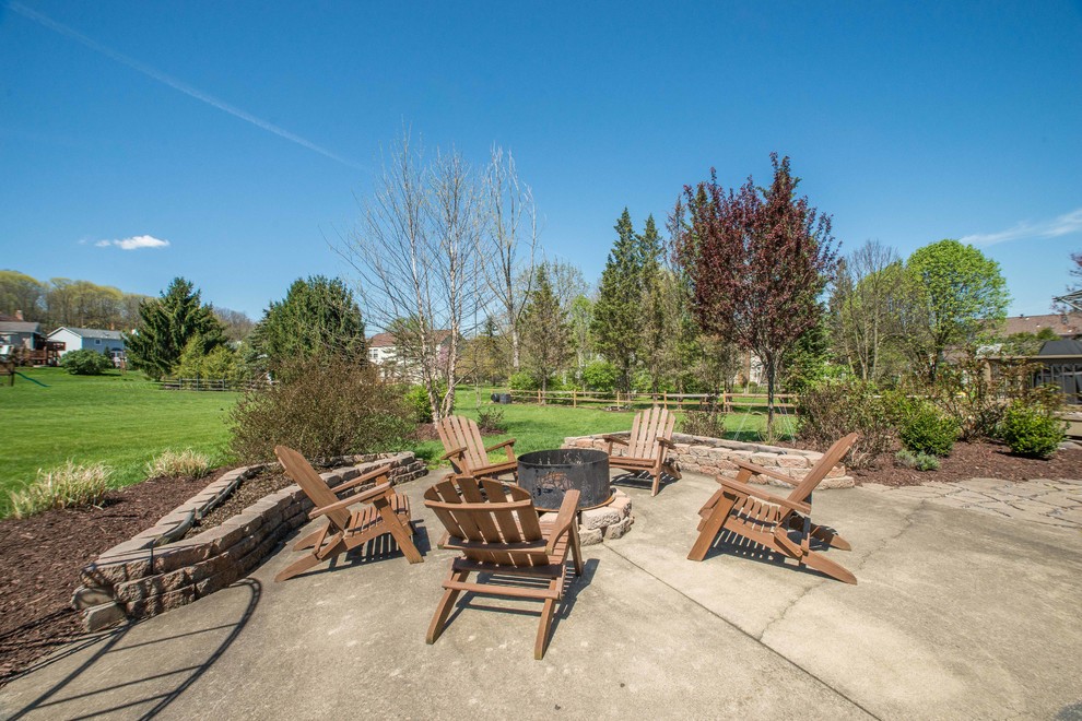 Lakemont Drive Bridgeville Traditional Patio Other by DTSH