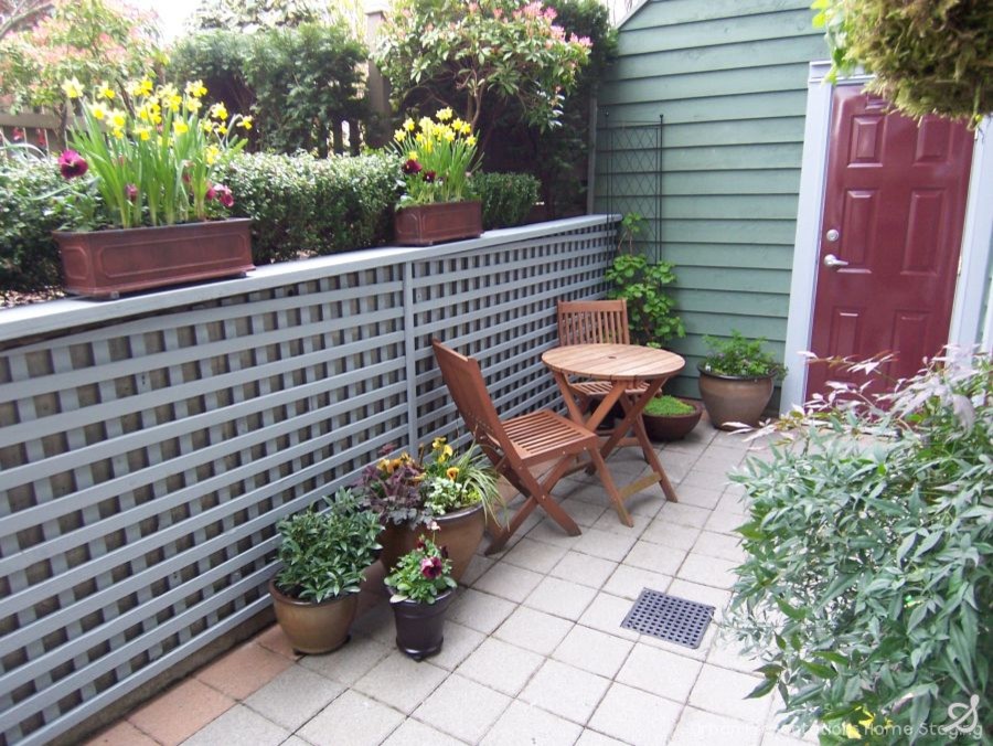 Example of a trendy patio design in Vancouver