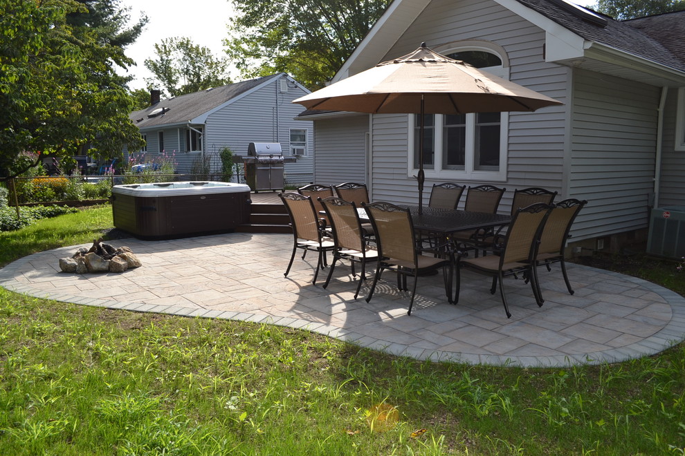 Hot Tub Bullfrog Spas with Trex deck and Cambridge paver patio