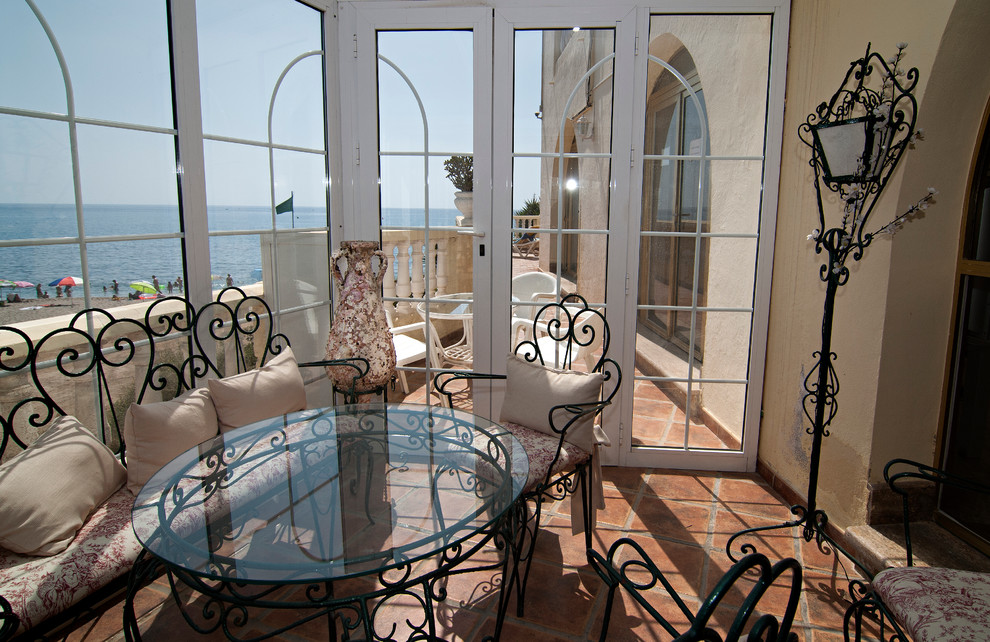 他の地域にある地中海スタイルのおしゃれなテラス・中庭の写真