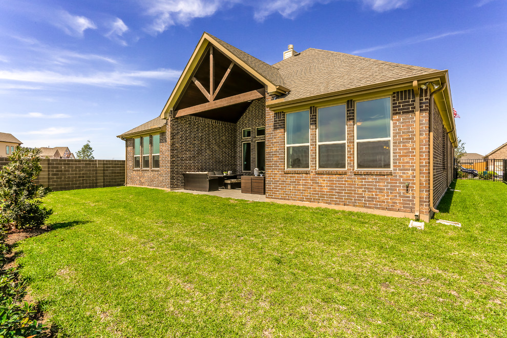 Houston, Texas Lago Mar Classic Yale Patio Transitional Patio