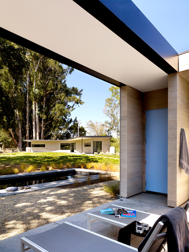 Kleiner, Überdachter Moderner Patio im Innenhof mit Betonplatten in San Francisco