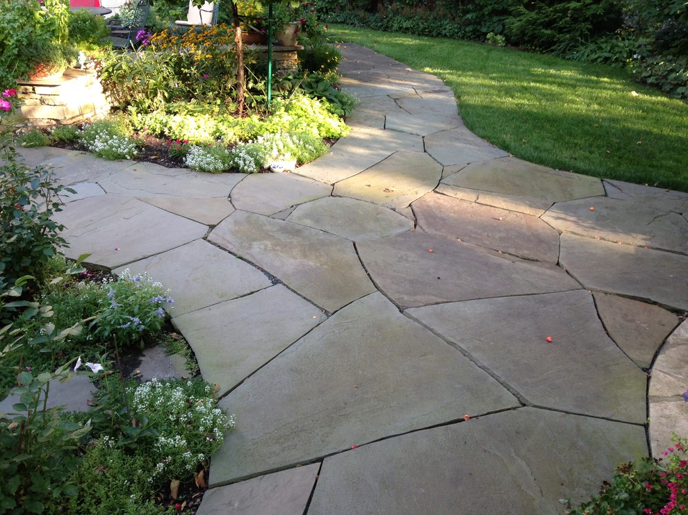 Irregular Bluestone Flagstone in St. Paul Minnesota Traditional