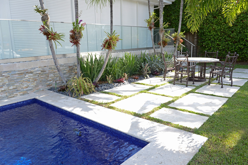 Example of an island style patio design in Miami