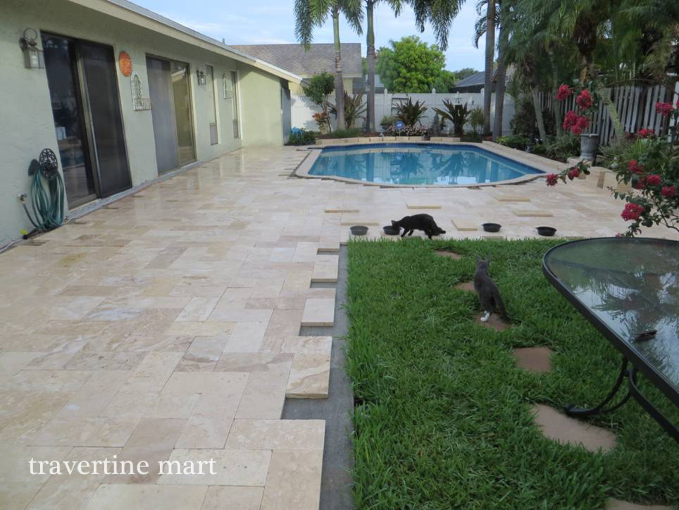 Example of a classic patio design in Miami