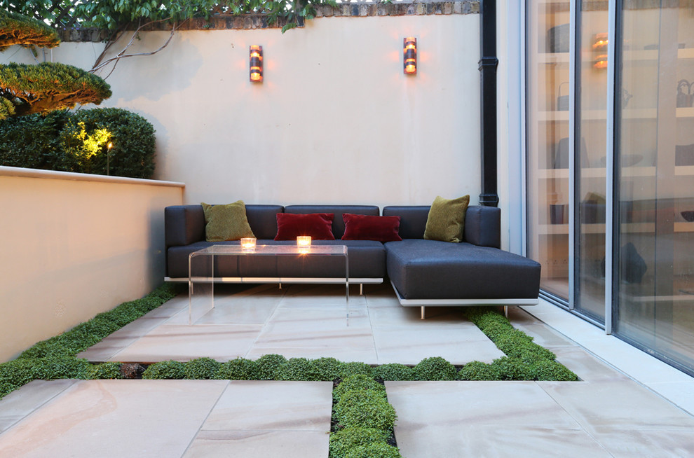 Свежая идея для дизайна: маленький участок и сад в современном стиле для на участке и в саду - отличное фото интерьера