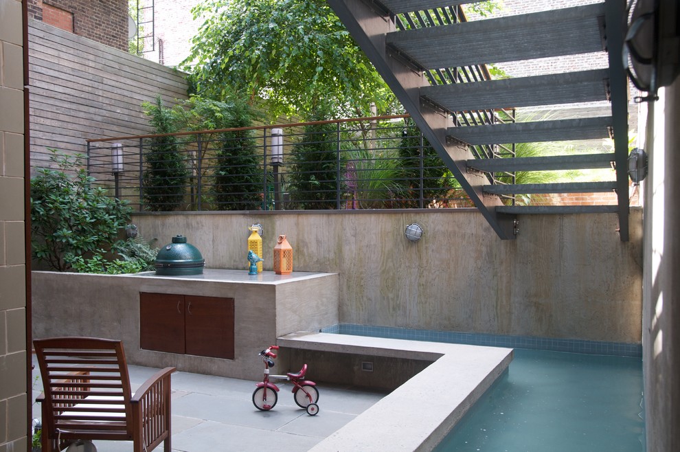 Example of an urban patio design in New York