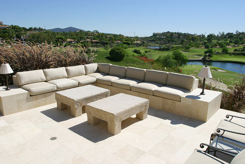 Photo of a large modern back patio in San Diego.