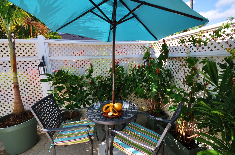Immagine di un patio o portico tropicale