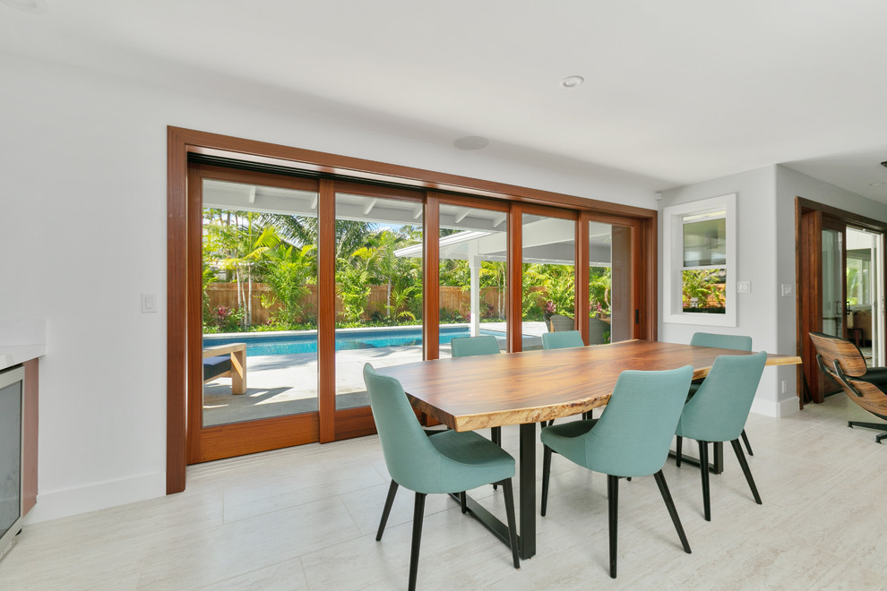 This is an example of a modern dining room in Hawaii.