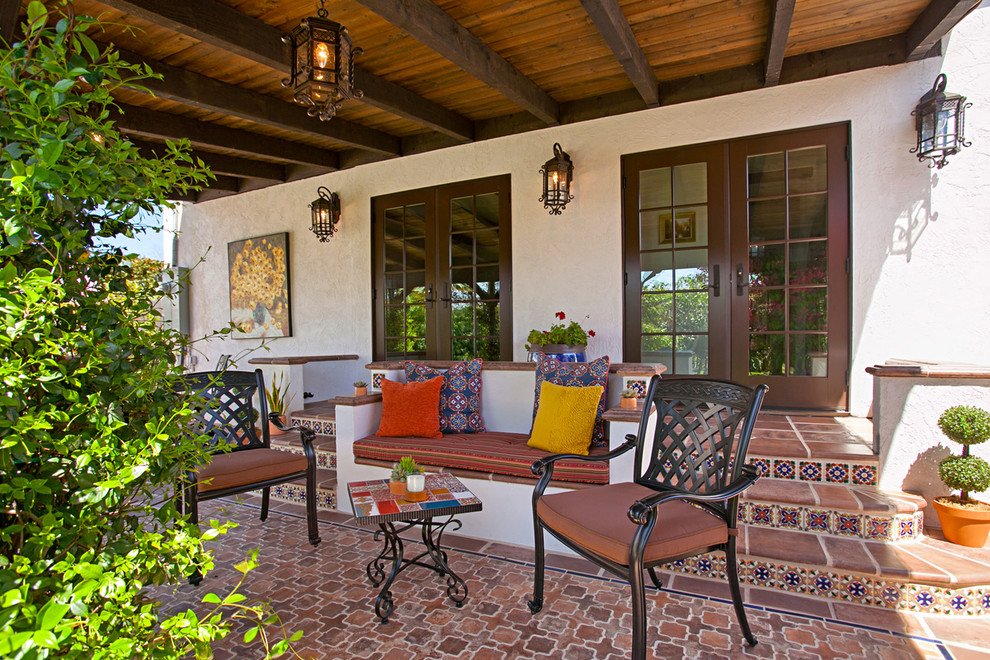 Immagine di un patio o portico stile americano dietro casa