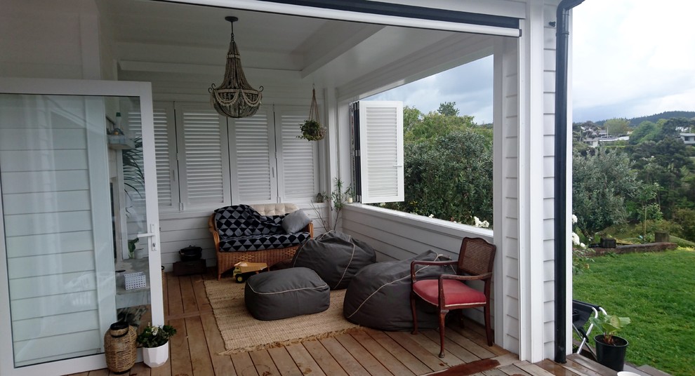 Источник вдохновения для домашнего уюта: двор среднего размера на заднем дворе с навесом