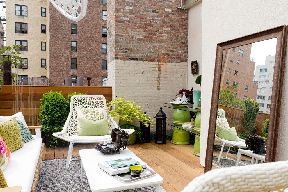 Contemporary patio in New York.