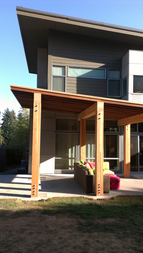 This is an example of a contemporary patio in Seattle.