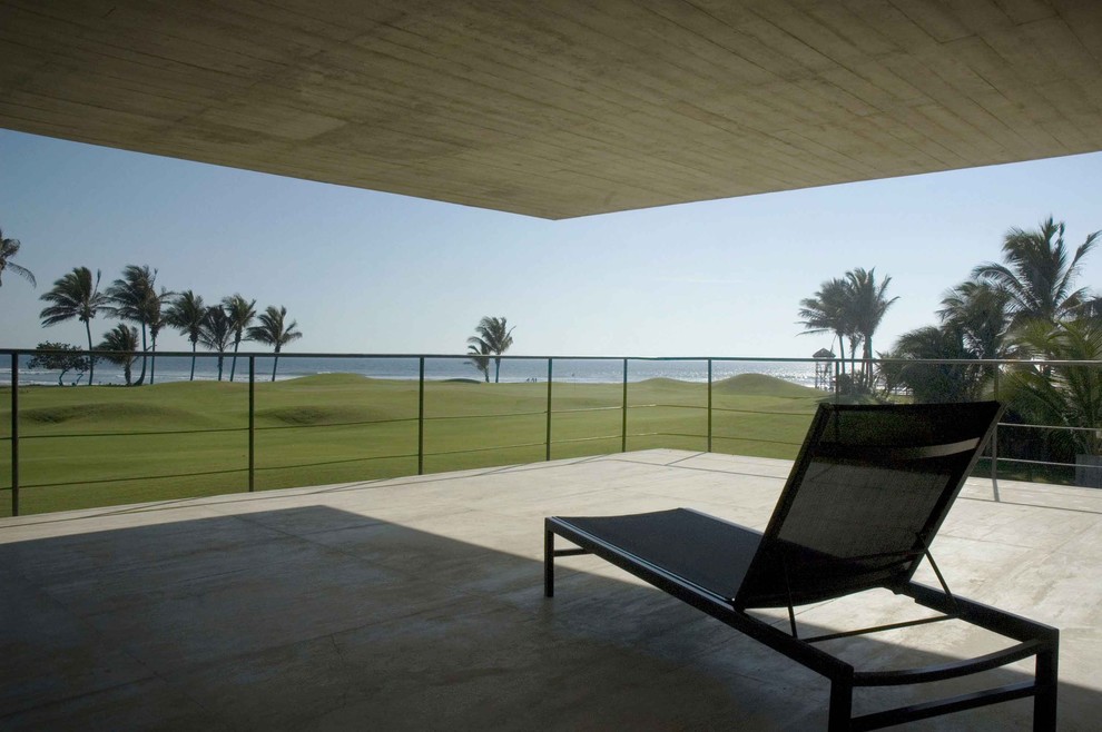 Inspiration pour une terrasse minimaliste avec une extension de toiture.