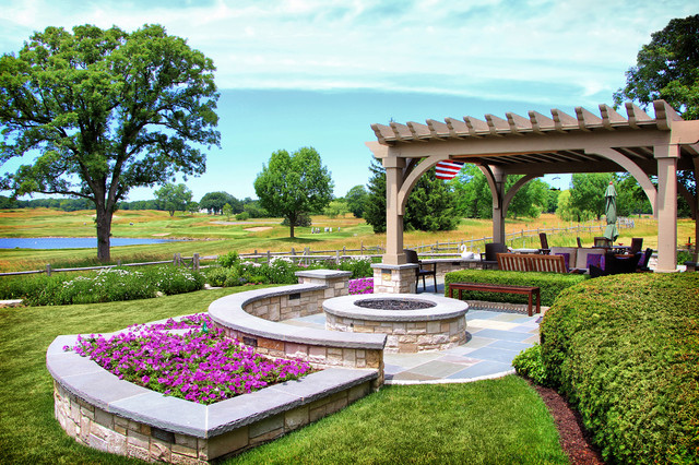 Lake Forest English Country - Terrace and Landscape - Klassisch - Patio
