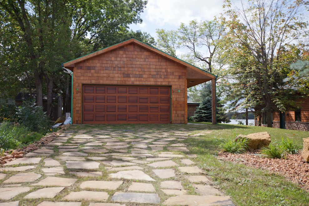 Foto di un grande patio o portico rustico nel cortile laterale con pavimentazioni in cemento