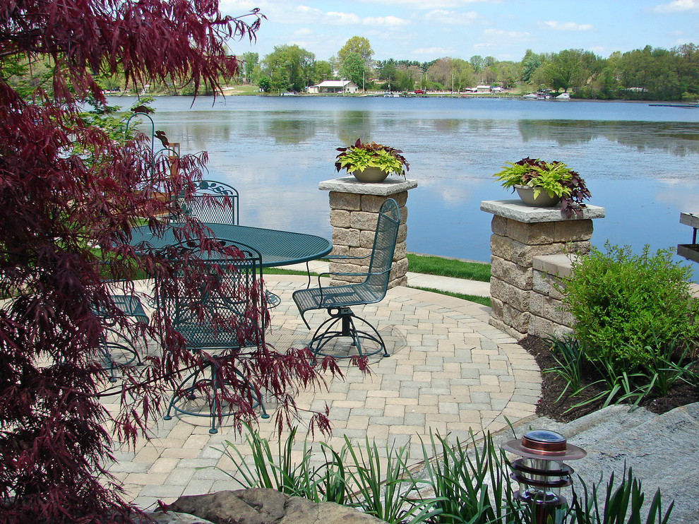 This is an example of a medium sized contemporary patio in Cleveland.