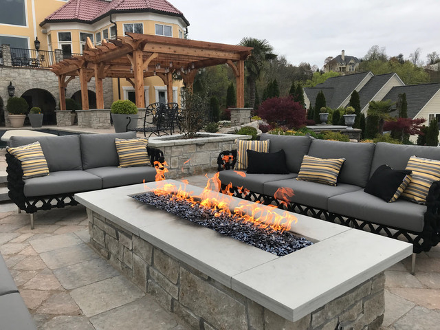 Lakeside Luxury Outdoor Living Contemporaneo Patio Altro Di 