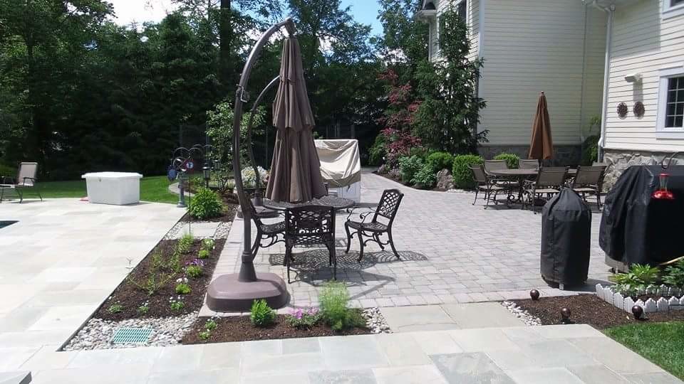 Inspiration for a mid-sized timeless backyard brick patio remodel in New York with no cover