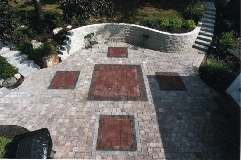 Design ideas for a classic patio in New York.