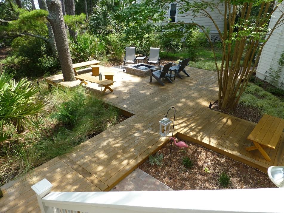 Example of a transitional patio design in Atlanta